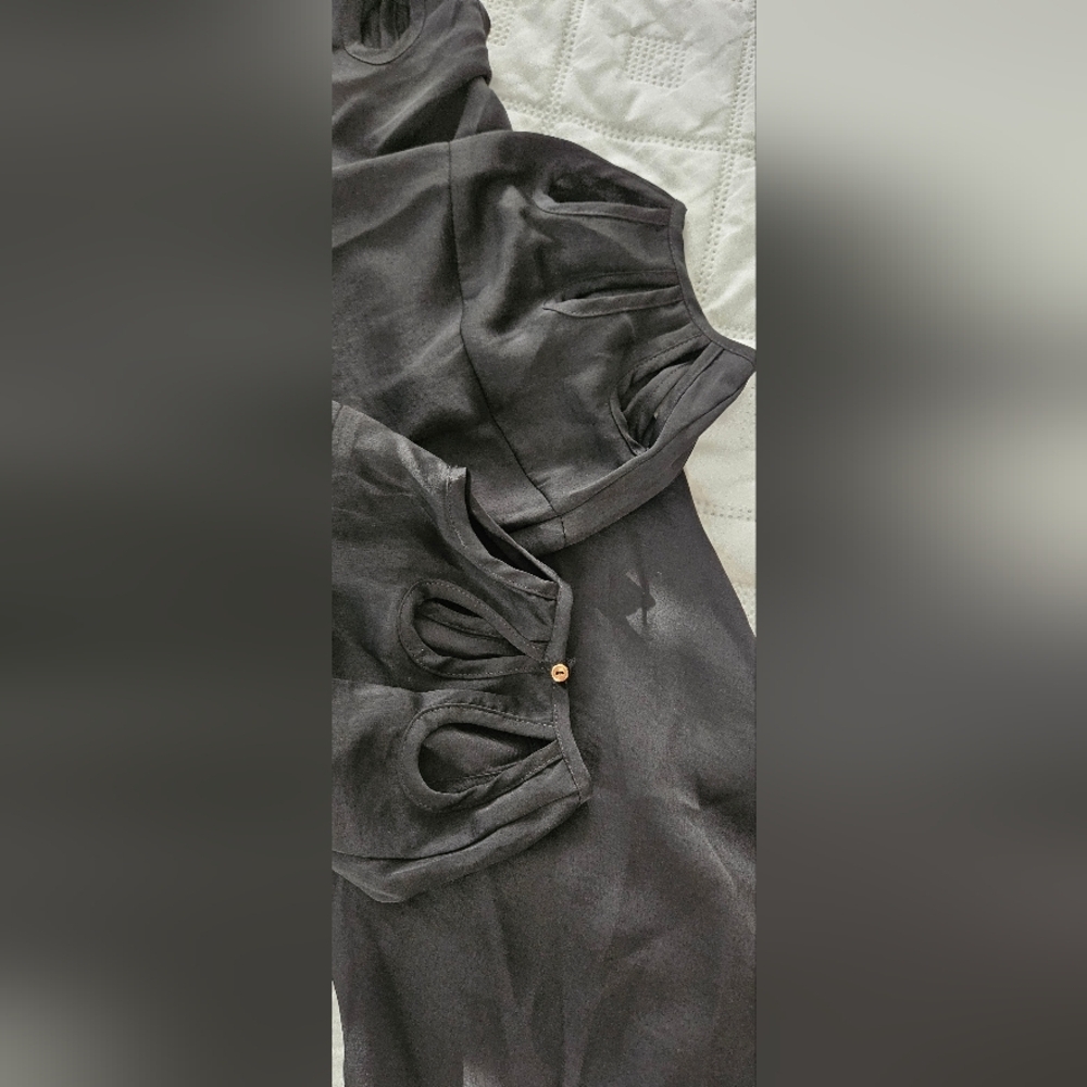 πElegant Black Blouse/Top with Cutout Design Size XS Also Fits As Size Smallπ - Picture 3 of 6